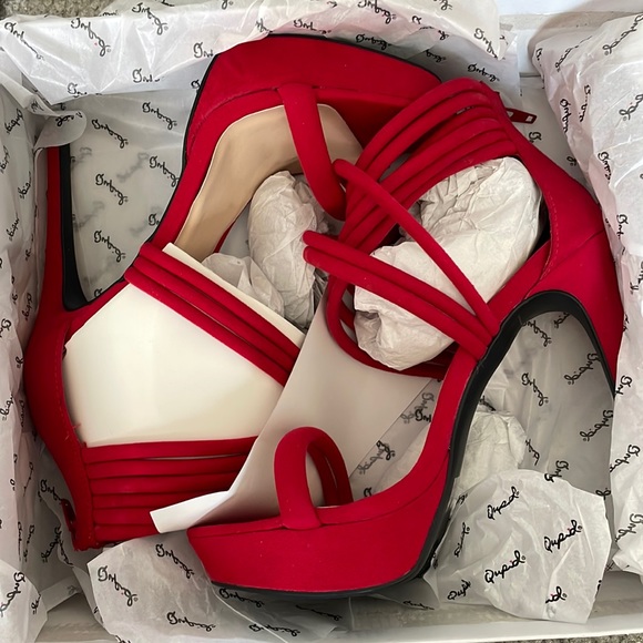 Red Suede Heel. Sz 8 - Picture 1 of 5